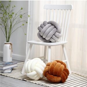 1 DreamOn Pillow Ivory Knot 11"
Plush Cozy Stylish Modern Unique Versatilen new